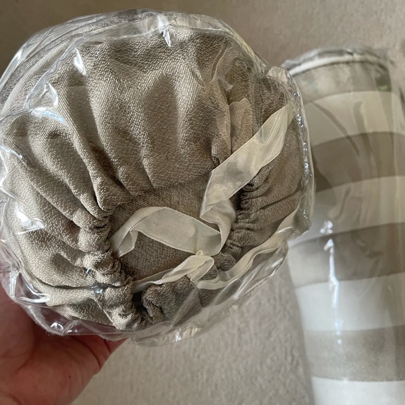 Pair of neck roll pillows - Picture 5 of 8